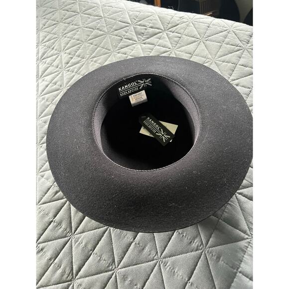 NWT Kangol Black Wool Trans Saxon Brim Hat Sz Med - Picture 6 of 6